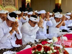 Walikota Jaya Negara Hadiri Karya Ngenteg Linggih dan Wraspati Kalpa Pura Begawan Penyarikan Banjar Jurang Asri Peguyangan