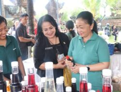 Ny. Antari Jaya Negara Tinjau Pasar Murah di Banjar Pelagan, Penatih