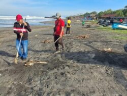 Wakil Bupati Tabanan Ikut Kegiatan Bersih-Bersih Pantai Yeh Gangga, Libatkan Siswa Sekolah
