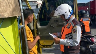 Dishub Denpasar Tertibkan Truk Parkir Sembarangan di Kawasan Jalan Cargo