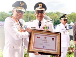 Walikota Jaya Negara Terima Penghargaan Prestasi Tingkat Nasional