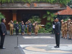 Pimpin Apel Pagi, Sekda Alit Wiradana Ingatkan ASN Berikan Pelayanan Optimal Bagi Masyarakat