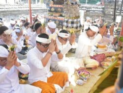 Walikota Jaya Negara Ngaturang Bhakti Pujawali di Pura Dalem Sakenan, Ida Bhatara Nyejer Hingga 6 Mei