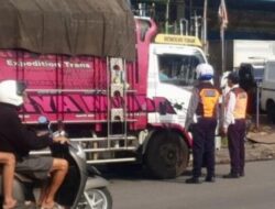 Membandel, Dishub Denpasar Kembali Tertibkan Truck Parkir di Jalan Cargo