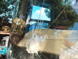 Sopir Bus Luka Akibat Aksi Pelemparan Batu di Jalan Raya Gerokgak
