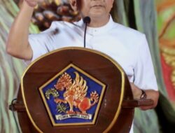 Ringankan Beban Orang Tua, Bupati Buleleng Gulirkan Bantuan Seragam untuk Siswa SD dan SMP