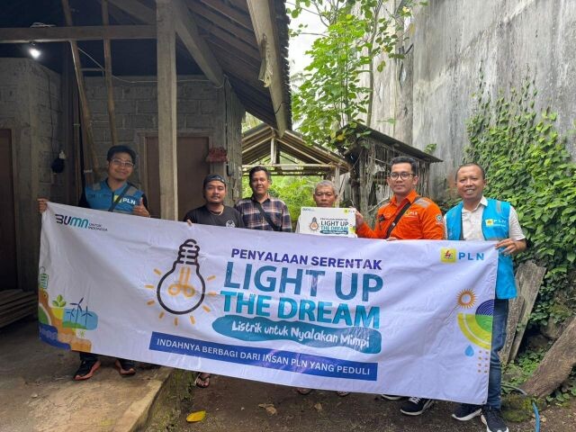 pln hadirkan listrik nyalakan harapan warga di karangasem