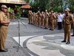 Sekda Alit Wiradana Pimpin Apel Disiplin Pegawai 
