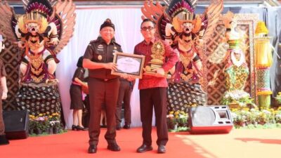 walikota jaya negara terima penghargaan dari kejati bali, jadi pelopor umah restorative justice di tingkat desa dan desa adat