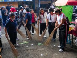 Peringati Hari Lingkungan Hidup Sedunia Dinas Koperasi UKM dan Perdagangan Kabupaten Badung Melaksanakan Aksi Bersih-Bersih Pasar
