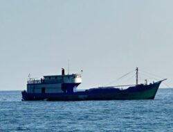 Mesin Mati Total, Kapal Muatan Jagung Hampir Tenggelam di Laut Bali Utara
