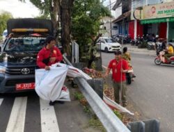 Sat Pol PP Denpasar Tertibkan Alat Peraga Promosi di Fasilitas Umum