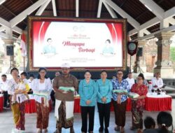 Warga Kecamatan Dentim Terima Paket Bantuan Aksi Sosial “Menyapa dan Berbagi” TP PKK Provinsi Bali
