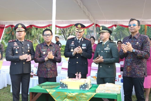 wawali arya wibawa hadiri upacara hari bhayangkara ke 79