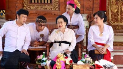 Presiden ke-5, Megawati Soekarnoputri Hadiri Palebon Ibunda Wali Kota Denpasar