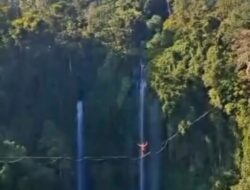 Nekat Jalan di Atas Tali, Aksi WNA di Air Terjun Sekumpul Bikin Geger: Tak Kantongi Izin Resmi
