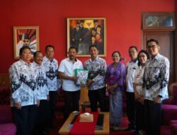 Ketua DPRD Buleleng Sambut Audiensi PGRI, Pro Yowana, dan KPU
