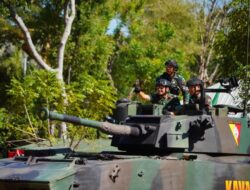 Menguji Kesiapan Prajurit Detasemen Kavaleri Pangdam Mayjen TNI Piek Budyakto Menutup Latihan Menembak Senjata Kendaraan Tempur
