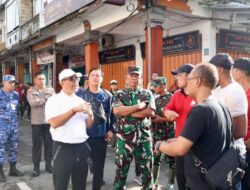 ASN Hingga TNI Polri Berjibaku Bersihkan Sisa Bencana Banjir di Denpasar