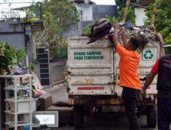 Gotong Royong Bantu Warga Terdampak, BPR Lestari Lanjutkan Aksi Peduli Banjir Denpasar