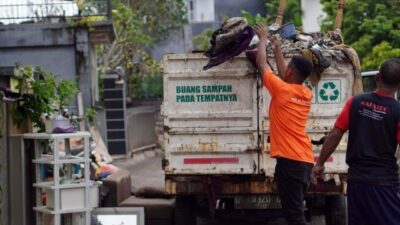 Gotong Royong Bantu Warga Terdampak, BPR Lestari Lanjutkan Aksi Peduli Banjir Denpasar