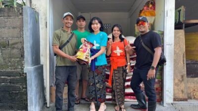 BPR Lestari Bali Bantu Korban Banjir Denpasar, Serahkan Sembako dan Mesin Pompa