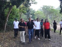 Menteri LH dan Gubernur Bali Wayan Koster Tanam Pohon di Taman Kehati Kesiman