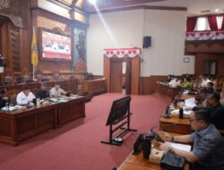 Sekda Alit Wiradana Hadiri Rapat Kerja Dengan Komisi II DPRD Kota Denpasar