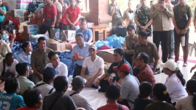 Wagub Giri Prasta Dampingi Wapres Gibran Tinjau Lokasi Pengungsi dan Pasar Terdampak Banjir di Denpasar