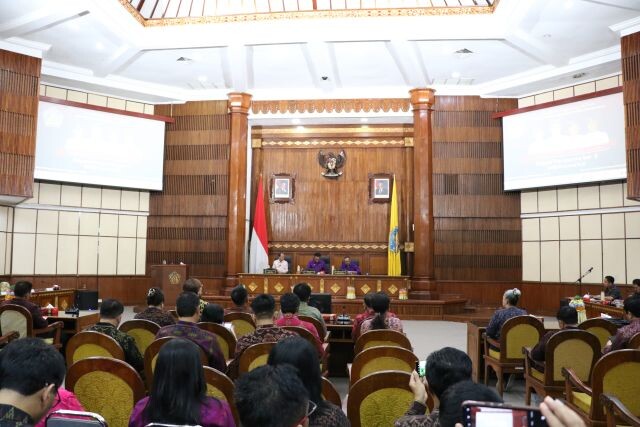 paripurna gubernur1