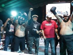 Pejabat Naik Ring, Sorakan Warga Pecah dalam Ekshibisi Singasana Boxing Serangkaian HUT Ke-532 Kota Singasana