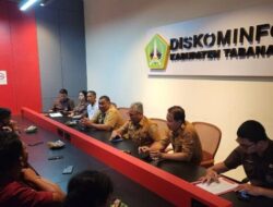 Studi Banding Setwan DPRD Karangasem ke Diskominfo Tabanan