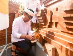Wawali Arya Wibawa Hadiri Karya Melaspas Mendem Pedagingan, Pecaruan Rsi Gana di SDN 2 Dangin Puri