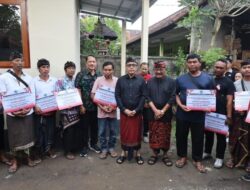 Walikota Jaya Negara Serahkan Bantuan 18 Rumah Layak Huni Kepada Warga