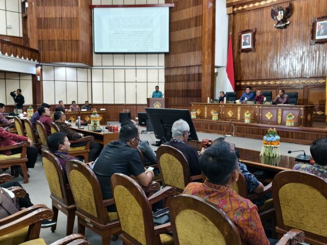 dprd bali rapat2.1