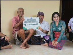 Bupati Badung Serahkan Penghargaan Bagi Lansia yang Melampaui UHH 75 Tahun