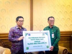 Bupati Adi Arnawa Terima Dividen Bank BPD Bali