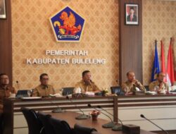 Bupati Sutjidra Salurkan Hibah Rp 13,8 Miliar, Perkuat Desa Adat dan Subak di Buleleng