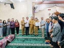 Jelang Hari Raya Idul Fitri, Bupati dan Wabup Badung Serahkan Bantuan Rp. 2 Juta/KK Untuk Umat Islam