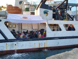 Gunakan Kapal Negara, Ratusan Warga Pulau Raas Antusias Ikuti Mudik Gratis dari Pelabuhan Celukan Bawang