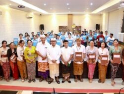 Sekda Eddy Mulya Serahkan SK 41 Kepala Sekolah di Kota Denpasar