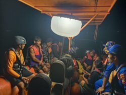 Enam Pemancing Lolos dari Maut, Tim SAR Evakuasi Korban Perahu Terbalik di Gerokgak