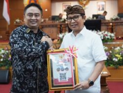 Bupati Adi Arnawa Terima LHP LKPD TA 2025 dari BPK RI