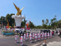 123 Regu SD Ramaikan Gerak Jalan HUT RI di Buleleng, Wabup Tekankan Disiplin dan Sportivitas