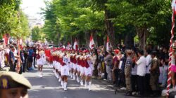 Bupati Sutjidra Lepas Gerak Jalan SMP, Tekankan Disiplin dan Semangat Kebangsaan