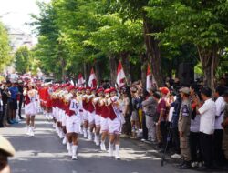 Bupati Sutjidra Lepas Gerak Jalan SMP, Tekankan Disiplin dan Semangat Kebangsaan