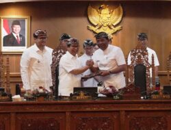 Bupati Adi Arnawa Sampaikan Raperda Perubahan APBD 2026