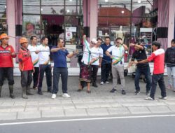 PUPR Badung Bersihkan Kabel Utilitas di Ruas Simpang Mengwi – Simpang Abiansemal