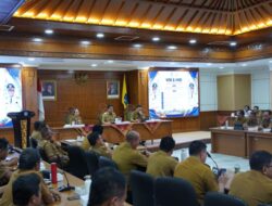 Bupati Adi Arnawa Tegaskan Program Desa Harus Linier Dengan Kebijakan Kabupaten