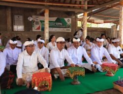 Jajaran Pemkot Denpasar Laksanakan Bhakti Penganyar di Pura Agung Penataran Rinjani